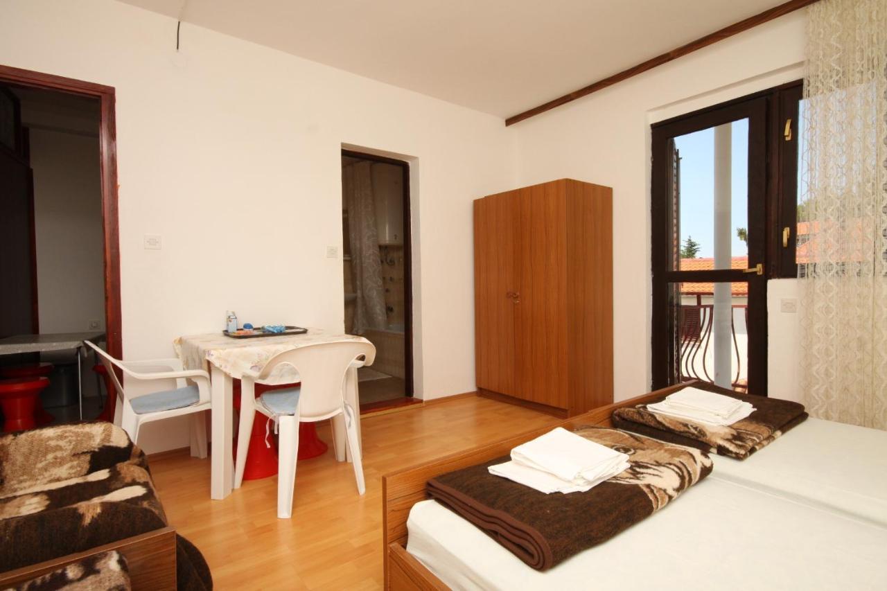 Apartments With A Parking Space Starigrad, Paklenica - 6431 Exterior foto